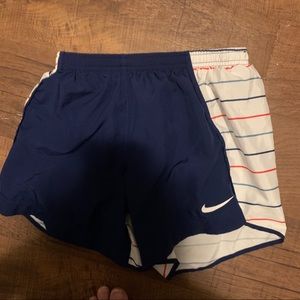 Nike girls tempo shorts
